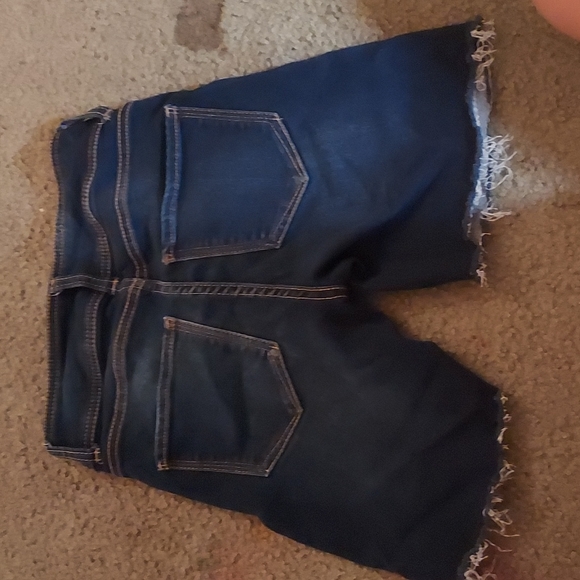 Shorts - Picture 2 of 3